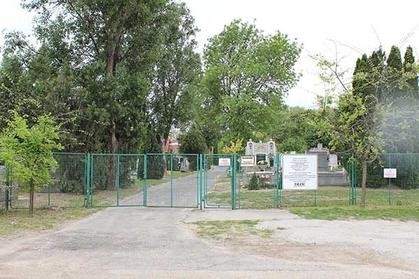 A temető főbejárata